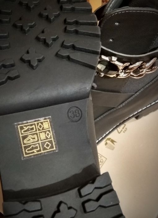 Продам новые ботинки