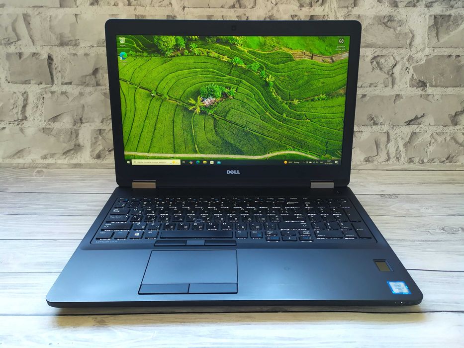 Dell Latitude E5570 FHD i7-6820HQ/8GB/250GB/AMD Radeon R7 M370 2GB