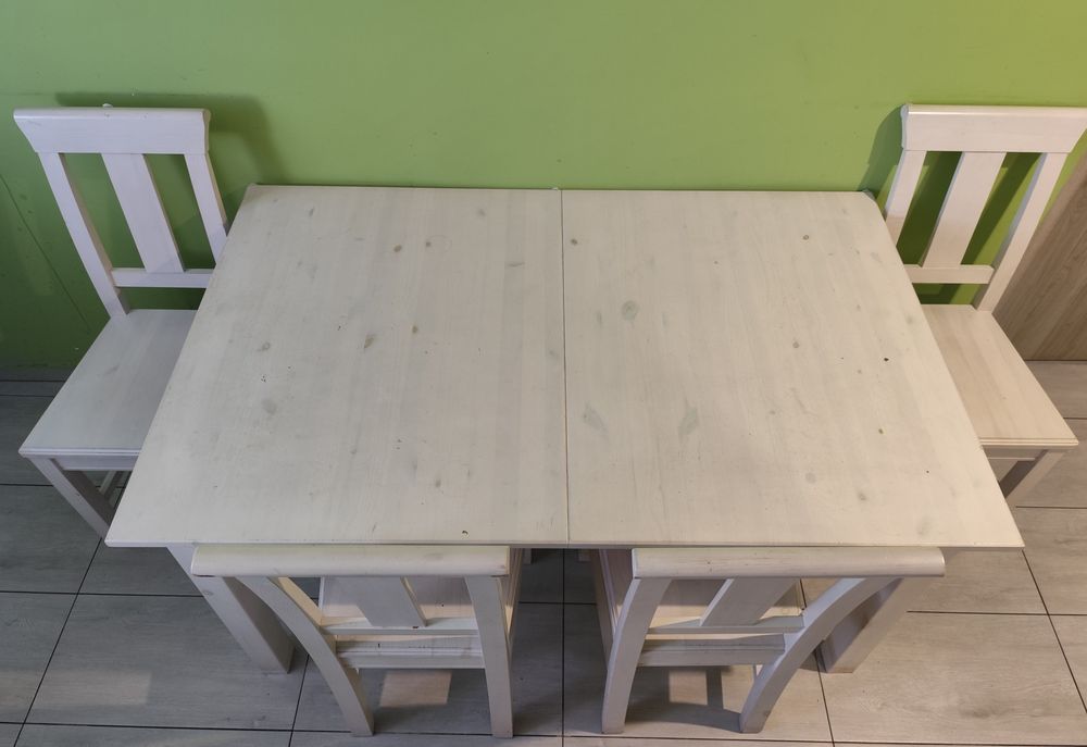Biały drewniany stół plus 4 krzesła. Bytom Rozbark. Zobacz!