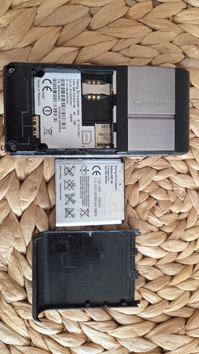 Kolekcjonerski Sony Ericsson C905 Bez simloka