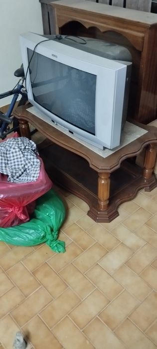 Mesa de centro para sala com tampo em mármore