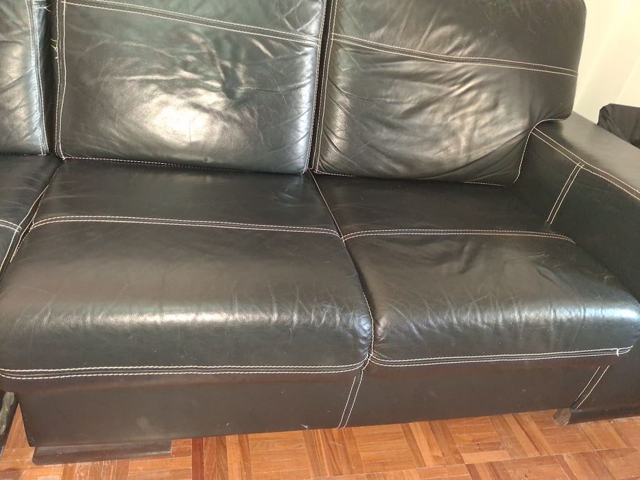 Sofá preto em pele