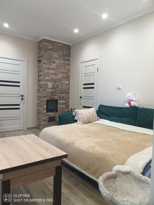 Продам  частину будинку  в центрі міста.