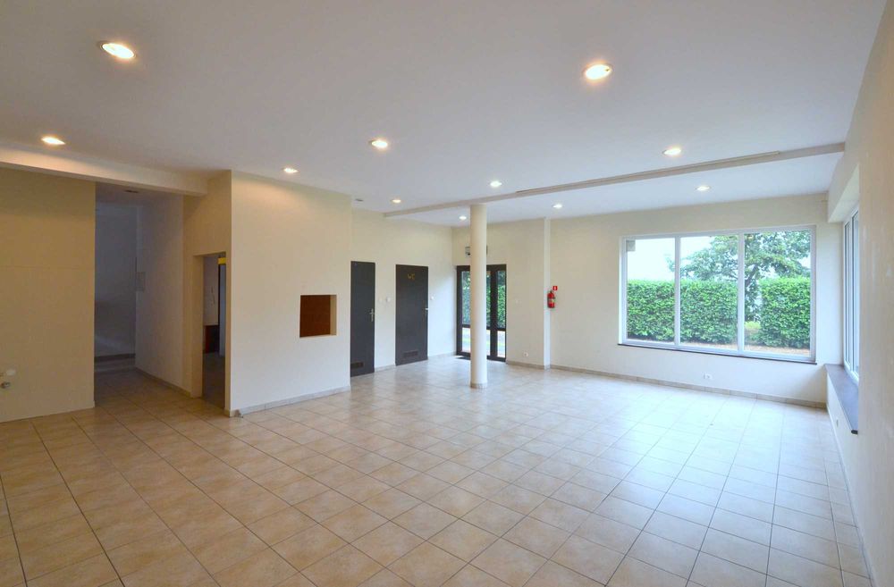 Lokal handlowo - usługowy wolny od zaraz