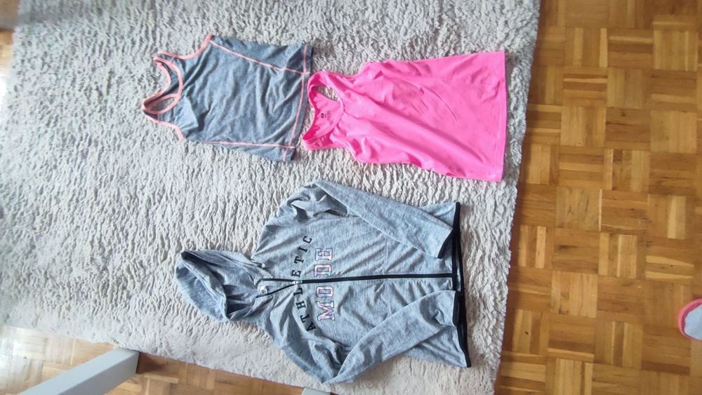 Bluza H&M z kapturem sportowa i bluzki na ramiączkach roz.146/152
