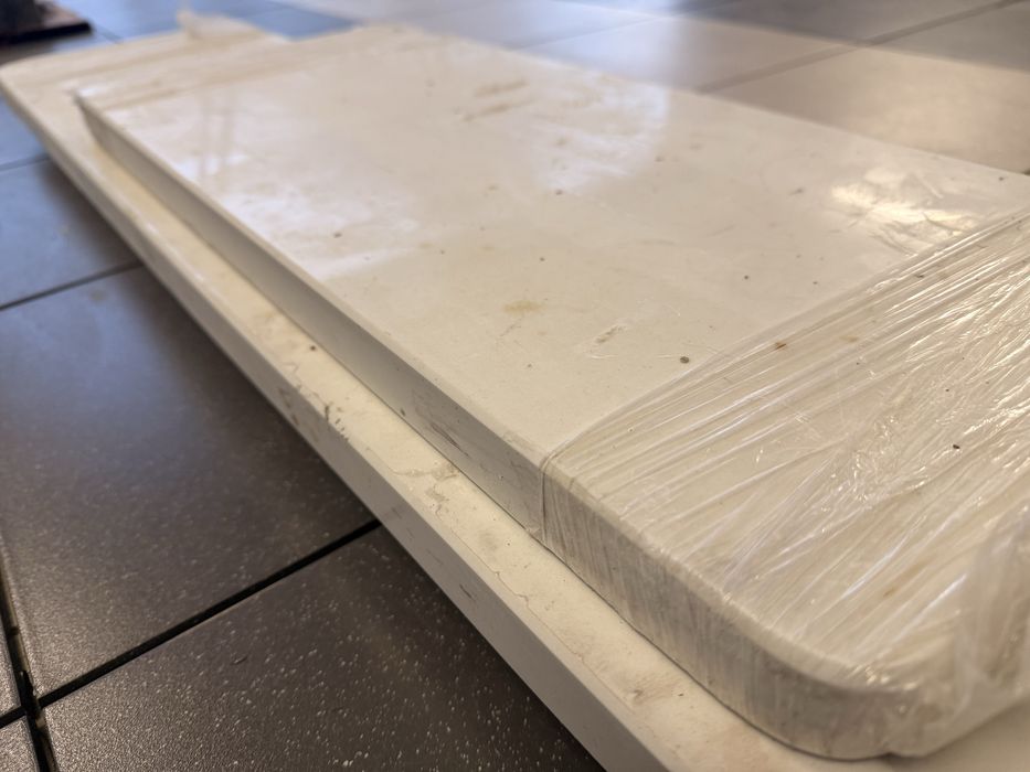 Parapety marmurowe biale