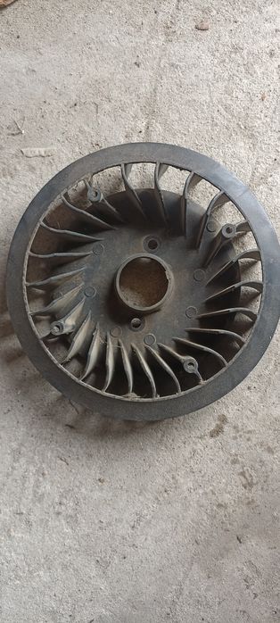 Silnik Briggs stratton 13.5 HP części , koło