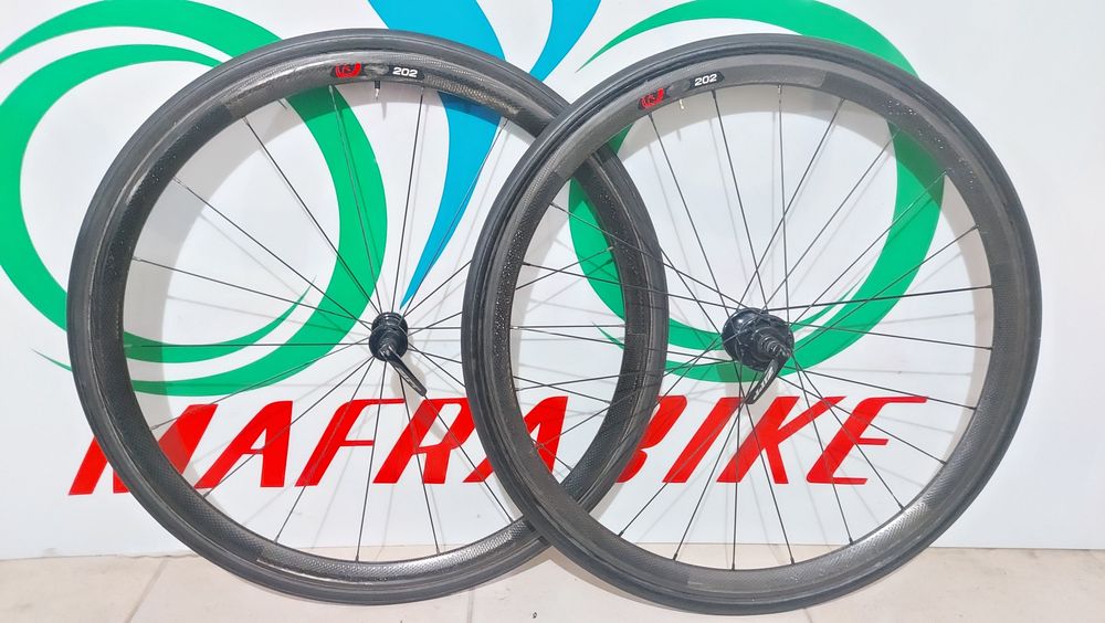 Rodas Zipp 303 e 202 carbono
