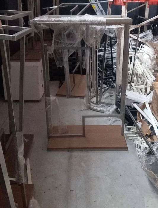 Торгове обладнання (стійки, направляючі, інше).