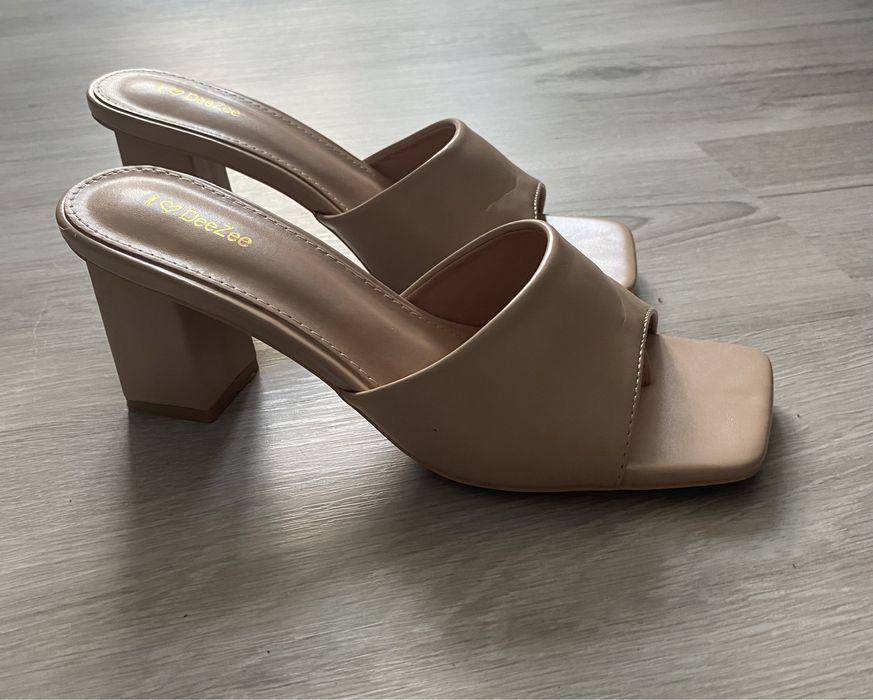 Klapki kolor nude r. 39 DeeZee