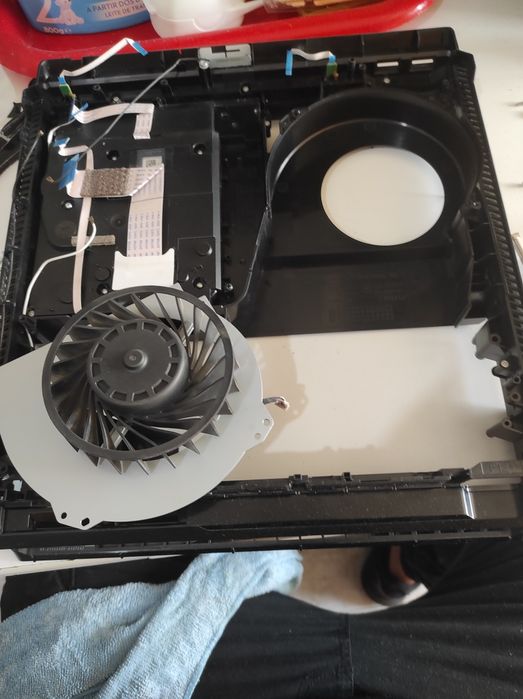 Pintura de casa e manutenção, faço manutenção a PS4 PS5 e mudo a pasta térmica.