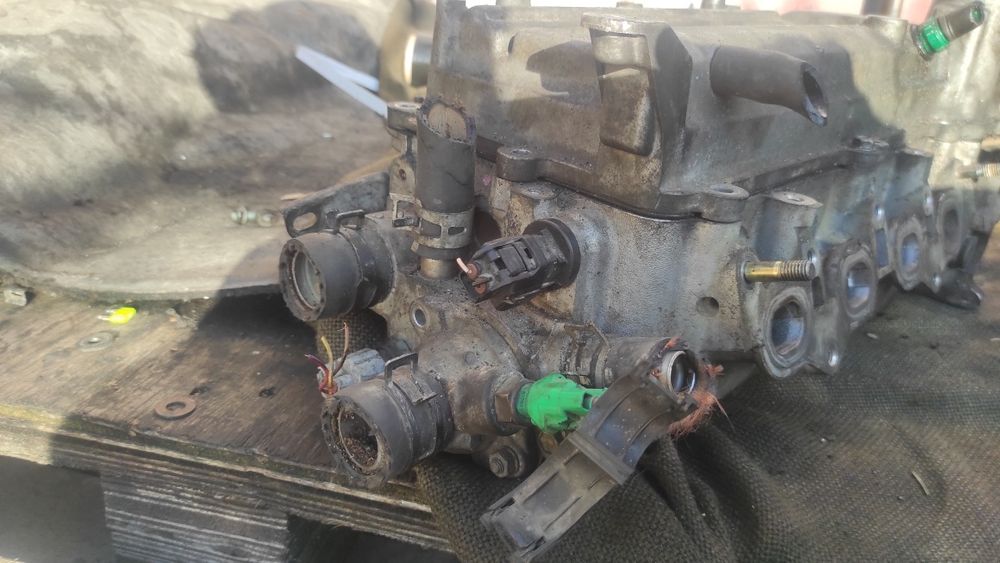 Головка блоку ГБЦ 1.0 1.2 16v Toyota Yaris l