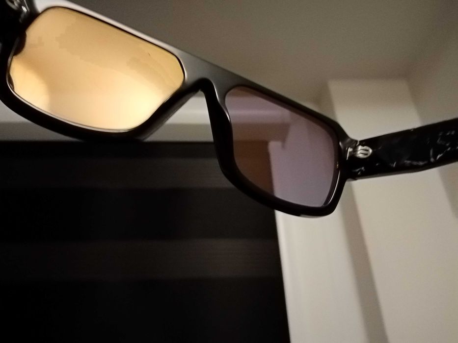 Okulary przeciwsłoneczne PRADA , czarne i fioletowe szkła