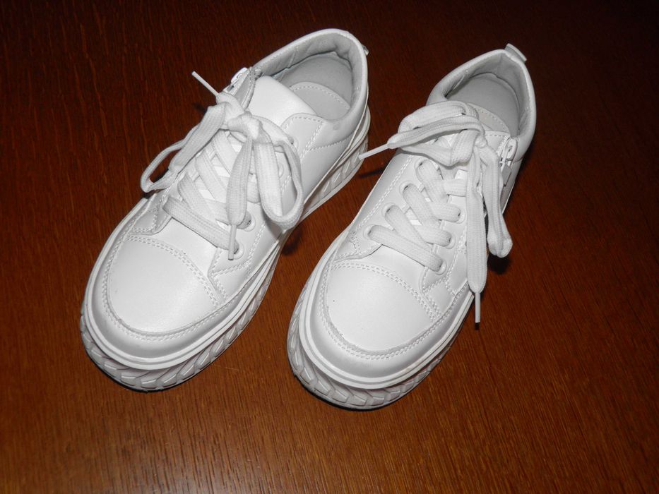 Buty dziewczęce w rozmiarze 33