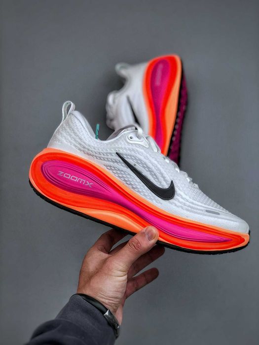 Nike_Vomero Plus White Fire Pink Hyper Crimson r.36