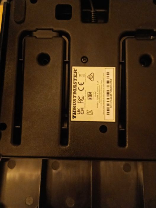 Thrustmaster T128 + pedały. Bardzo dobry stan. Bez pudełka