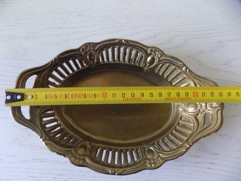 Mosiądz . Koszyk sygnowany  MOD  DEP