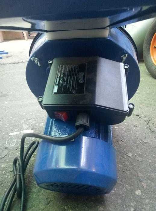 зернодробилка корморізка ДКУ  млин крупорушка 2,5 kW Польська