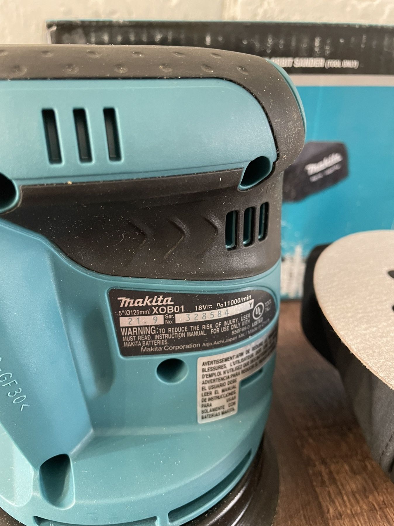 Аккумуляторная шлифовальная машина Makita XOB01Z 18V LXT орбитального