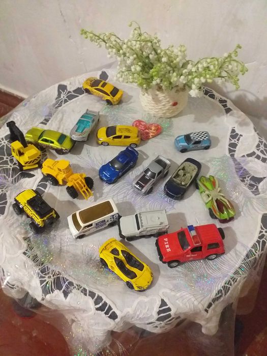 Продам машинки металеві