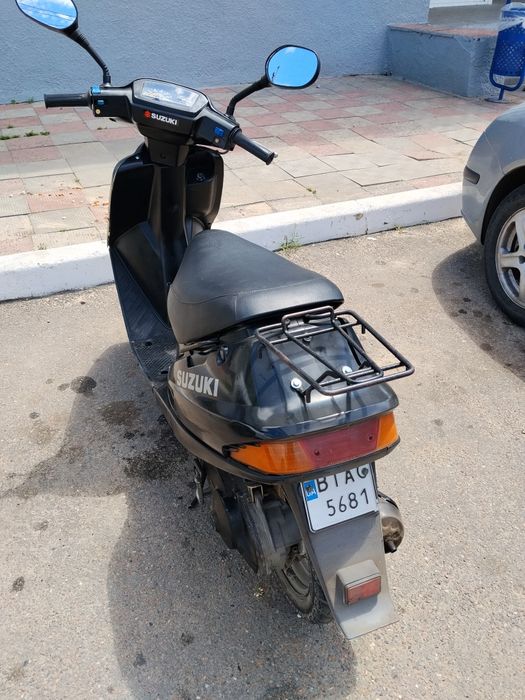 Скутер на ходу Сузуки
