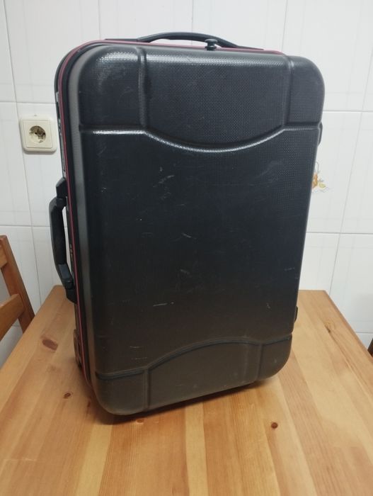 Mala de viagem Diplomat rígida preta – 58 × 38 × 22 cm