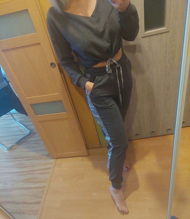 Komplet dresowy cyrkonie