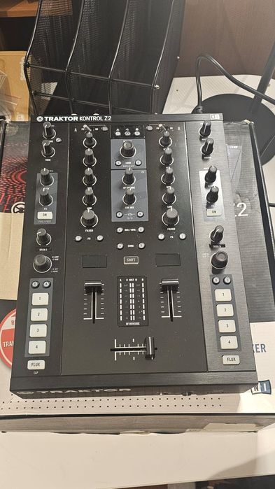 Traktor z2 perfekcyjny stan native instruments kontrol z2 mikser
