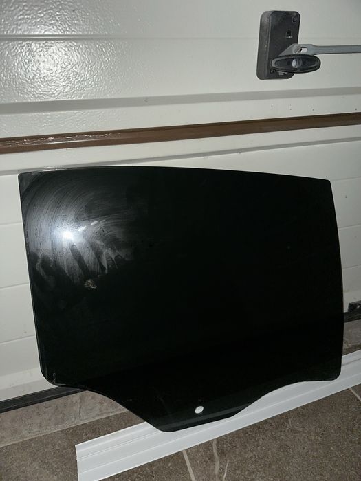 Szyba boczna prawa alfa stelvio