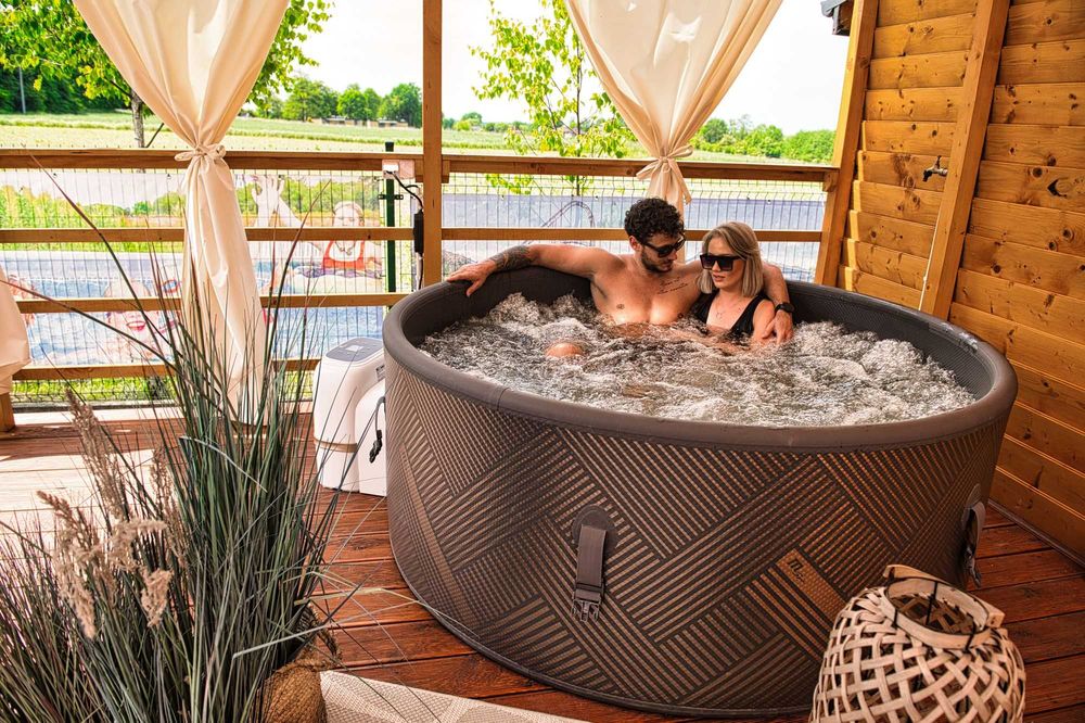 Domek z prywatnym jacuzzi + SPA, BASEN, PLACE ZABAW, ROWERY, BOISKA
