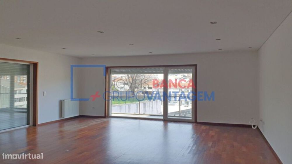 APARTAMENTO T2 - Praça das Flores - PORTO