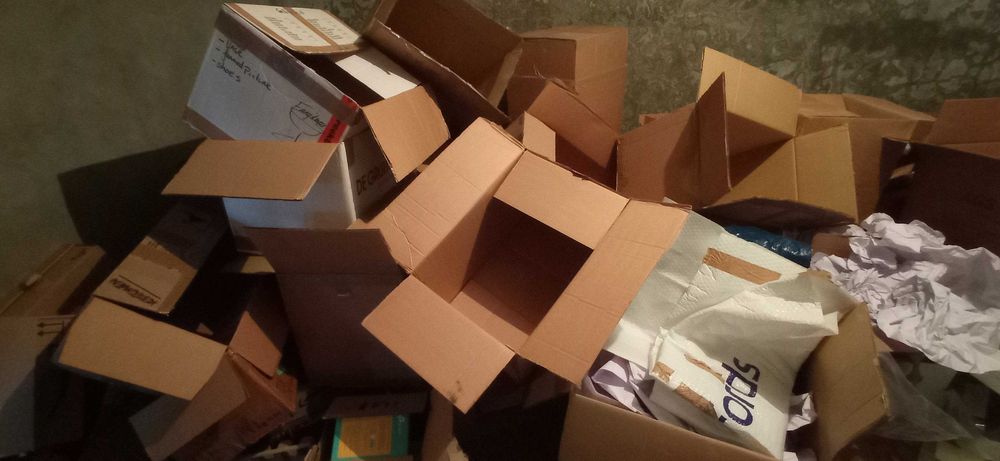 Caixas de mudança e papel de embalagem, gratuitos na recolha