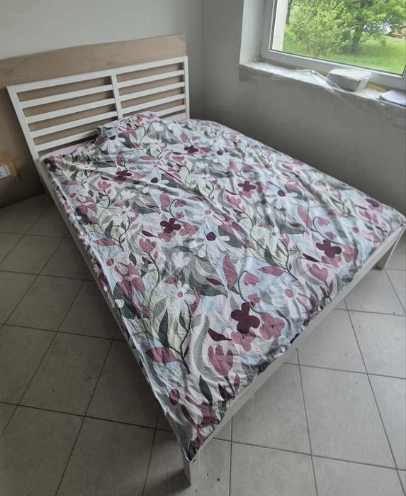 Łóżko Ikea Tarva z materacem i stelażem