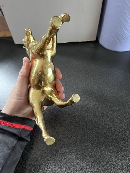 Klasyczny kon z mosiadzu