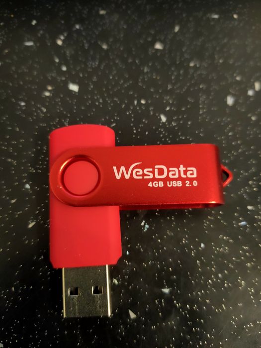 Pendrive czerwone 4 GB nowy