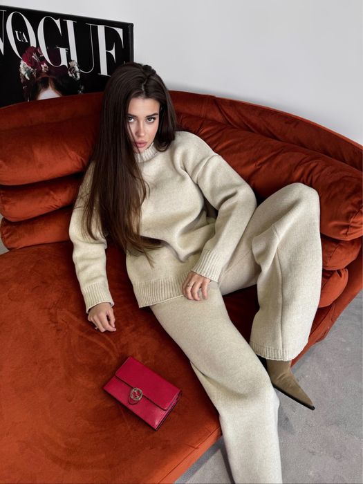 В’язаний молочний костюм теплий з вовни шерстяной вязаный костюм