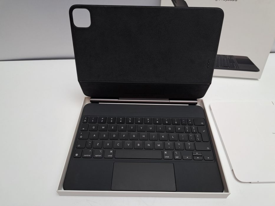 Etui z klawiaturą APPLE Magic Keyboard do iPada Pro 11 cali Czarny MXQT2Z/A