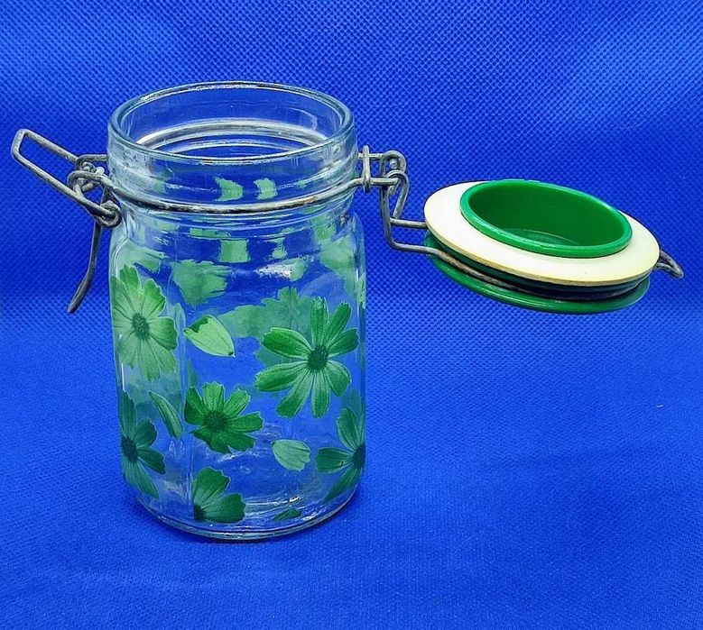 Frasco em vidro com tampa e floreados estampados