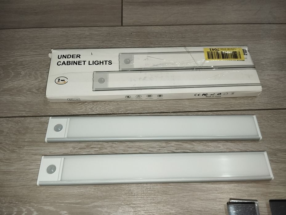 Listwy podszafkowe LED