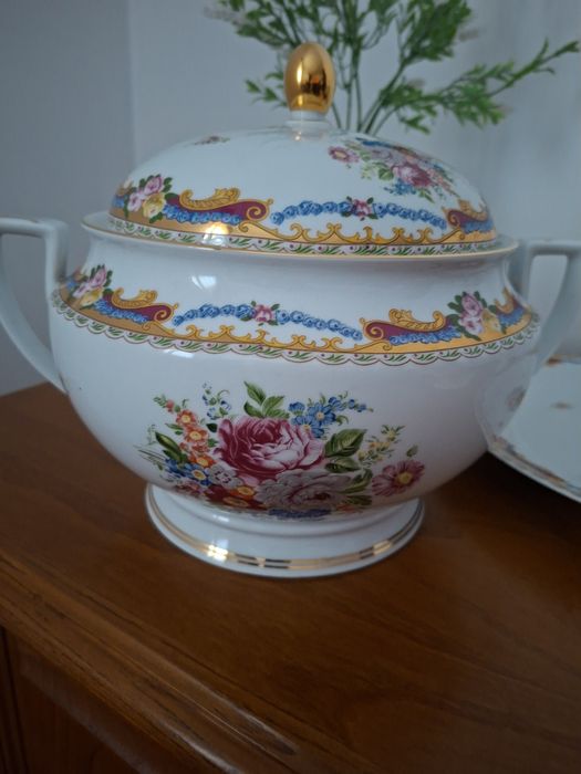 Prato e Pote Floral em porcelana