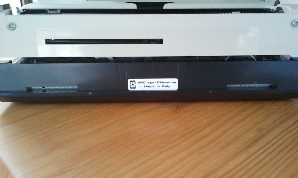 Máquina de escrever Rover 5000 para colecionador.