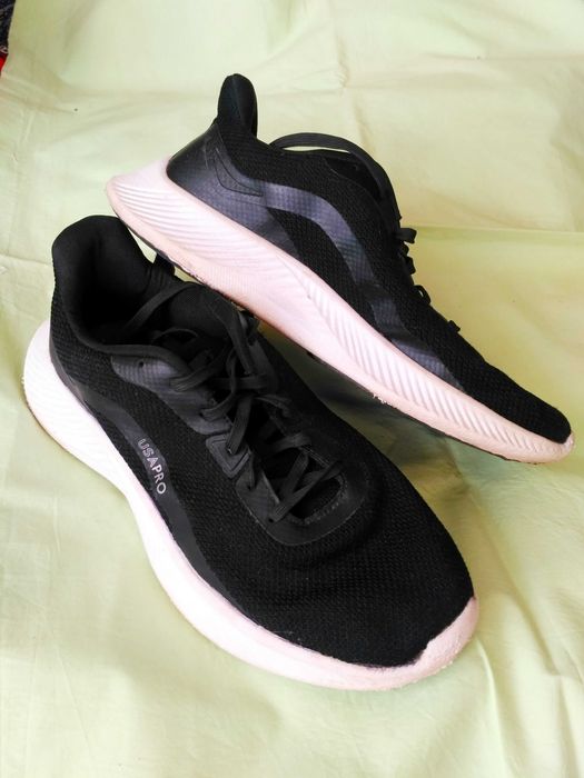 Кроссовки  38 р.