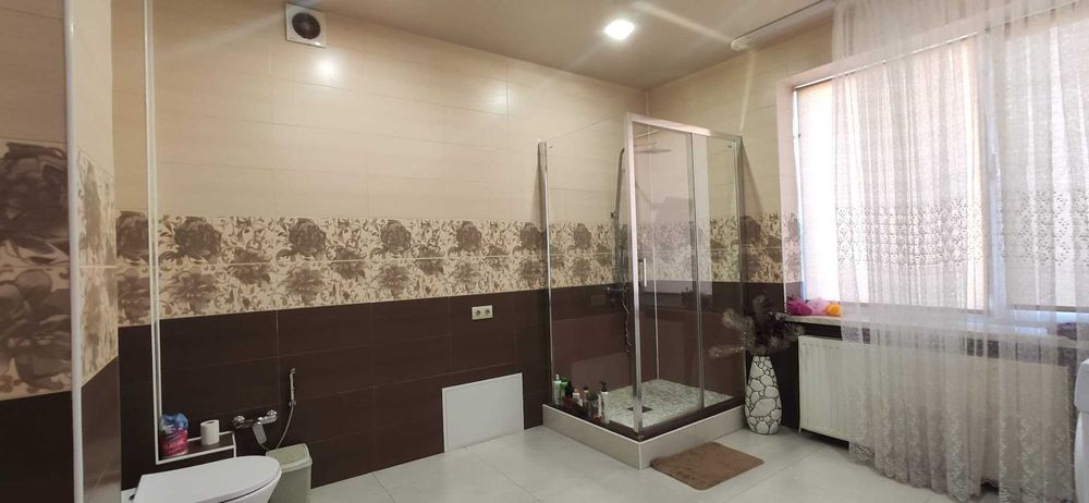 Продам будинок в Лісках з меблями та технікою на ділянці 9 соток