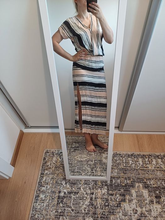 Długa sukienka w paski M/L.