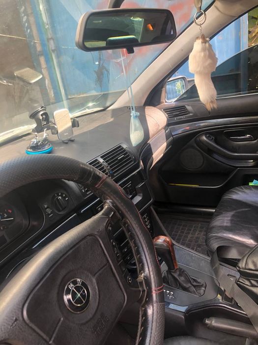 Продам BMW E39 523i