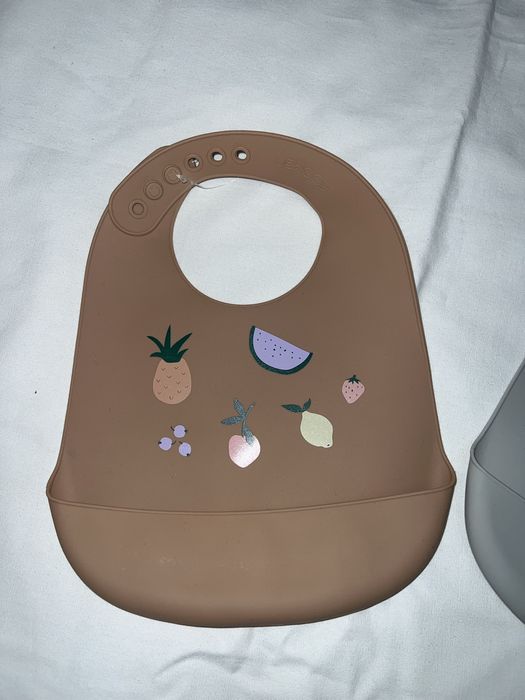 Слюнявчик, надгрудник для годування Liewood