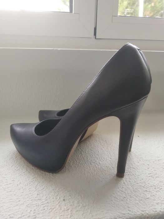 Sapatos Aldo número 36.