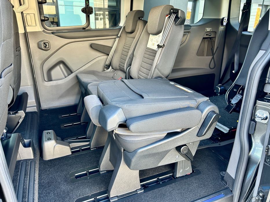Nowe fotele Ford Tourneo Custom - Ostatnie sztuki (środek/stolik)