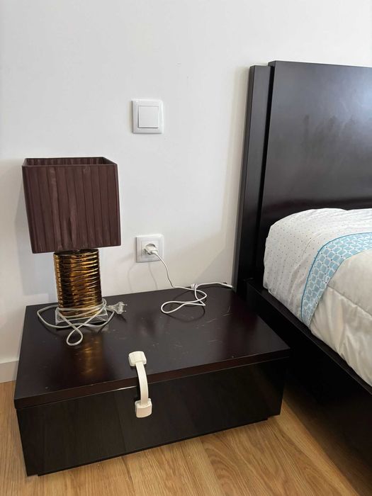 Cama de Casal Castanha - Madeira de boa qualidade design moderno