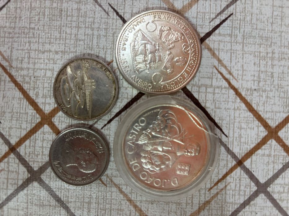 Moedas antigas de vários anos